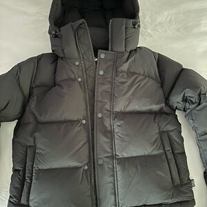 Aritzia Black Puffer Jacket shorty
